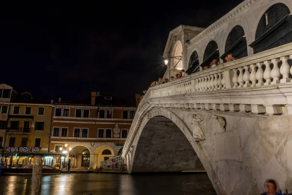 Venetië Italië Juni 2018 Nacht Bij Rialtobrug Het Grote Kanaal — Stockfoto