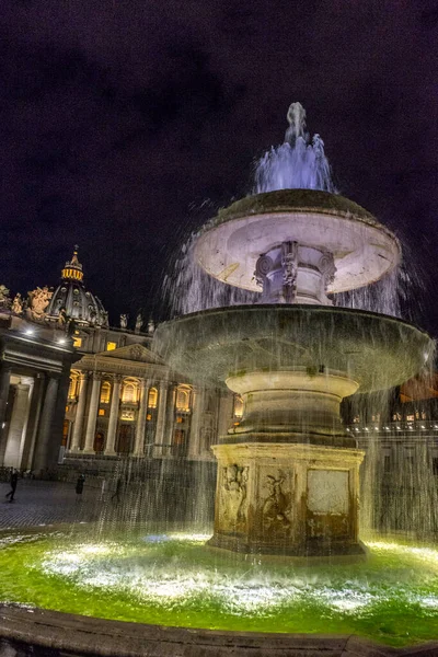 Ciudad Del Vaticano Italia Junio 2018 Fuente Agua Ilumina Plaza — Foto de Stock