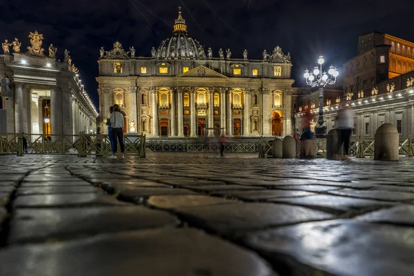 Vatikán Itálie Června 2018 Bazilika Petra Osvětlena Noci Světly Vatikánu — Stock fotografie