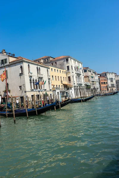 Venise Italie Juin 2018 Les Gondoles Stationnées Long Grand Canal — Photo