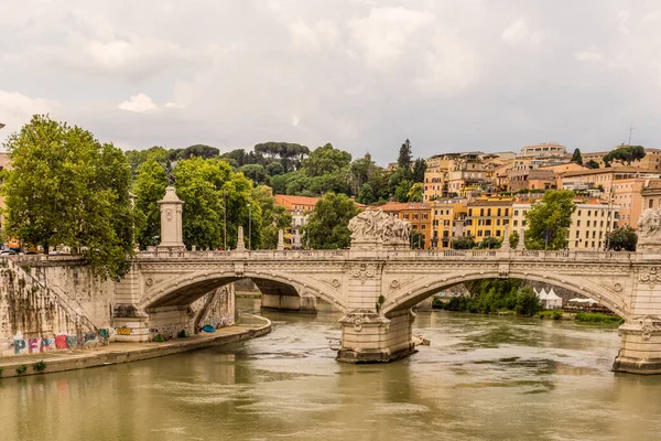 Ρώμη Ιταλία Ιουνίου 2018 Γέφυρα Στον Ποταμό Τίβερη Στη Ρώμη — Φωτογραφία Αρχείου