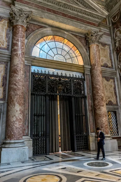 Vatikan Şehri Talya Haziran 2018 Bir Kişi Vatikan Daki Peter — Stok fotoğraf