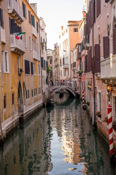 Venise Italie Juin 2018 Les Gens Marchent Ponte Sur Canal — Photo