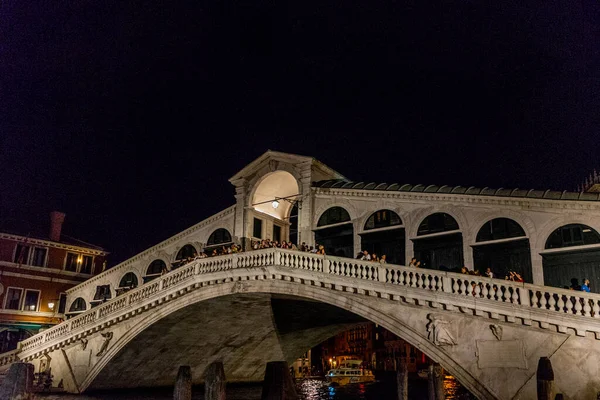 Venetië Italië Juni 2018 Nacht Bij Rialtobrug Het Grote Kanaal — Stockfoto