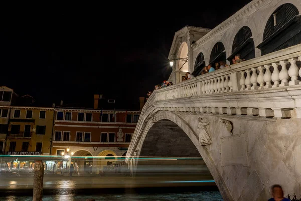 Veneția Italia Iunie 2018 Noapte Podul Rialto Peste Marele Canal — Fotografie, imagine de stoc