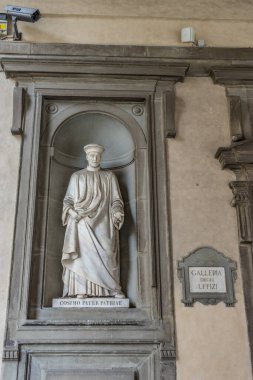 Floransa, İtalya - 25 Haziran 2018: Floransa, İtalya 'daki Arno nehri üzerindeki Uffizi Galerisi