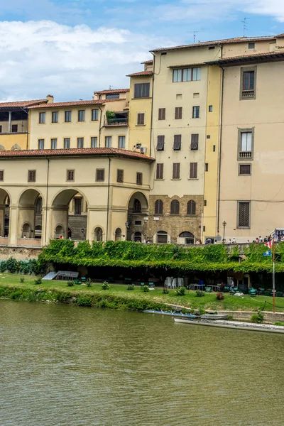 意大利佛罗伦萨 2018年6月25日 意大利佛罗伦萨乌菲齐河畔的画廊 — 图库照片