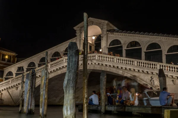 Venecia Italia Junio 2018 Noche Puente Rialto Sobre Gran Canal — Foto de Stock