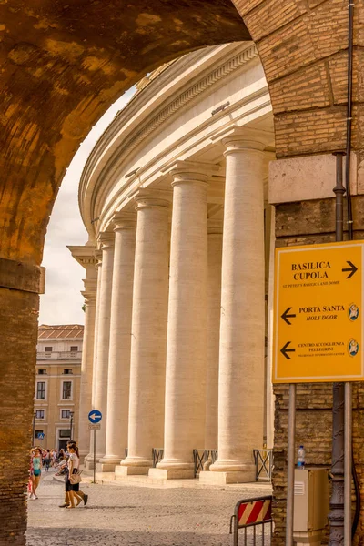 Cidade Vaticano Itália Junho 2018 Colunatas Praça São Pedro Cidade — Fotografia de Stock