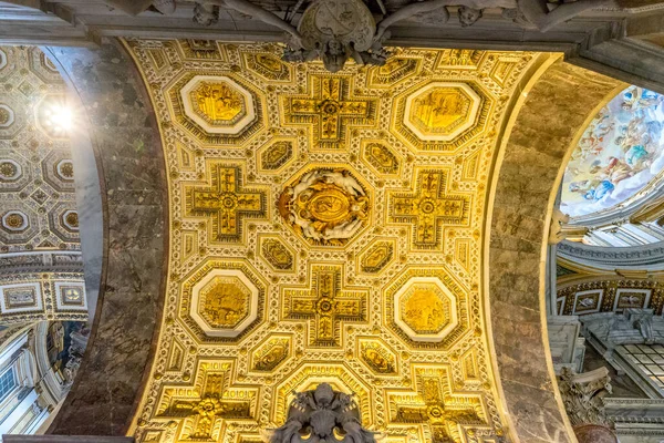 Βατικανό Ιταλία Ιουνίου 2018 Διακόσμηση Στον Τρούλο Οροφής Της Βασιλικής — Φωτογραφία Αρχείου