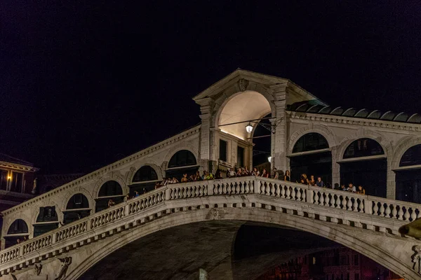 Veneza Itália Junho 2018 Noite Ponte Rialto Sobre Grande Canal — Fotografia de Stock