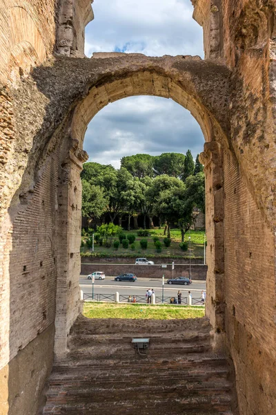 Roma Itália Junho 2018 Ruínas Fórum Romano Vistas Através Arco — Fotografia de Stock