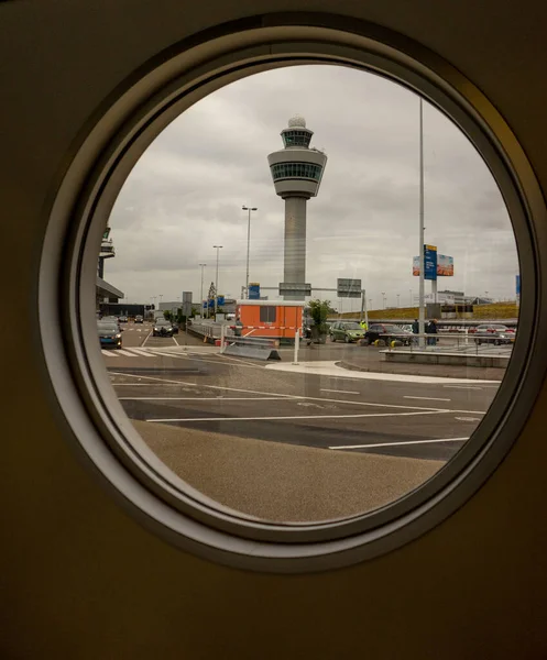 Amsterdam Schiphol Haziran 2018 Havalimanı Kulesi Dairesel Camdan Izlendi — Stok fotoğraf