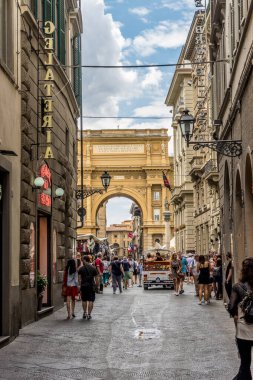 Floransa, İtalya - 25 Haziran 2018: ŞEHRİN YAŞINDA YAŞINDA YAŞINDA YAŞINA GİRİLDİ