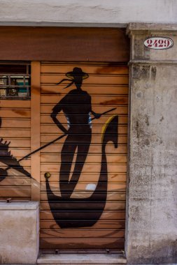 Venedik, İtalya - 01 Temmuz 2018: Venedik, İtalya 'da bir Gondolun duvar resmi