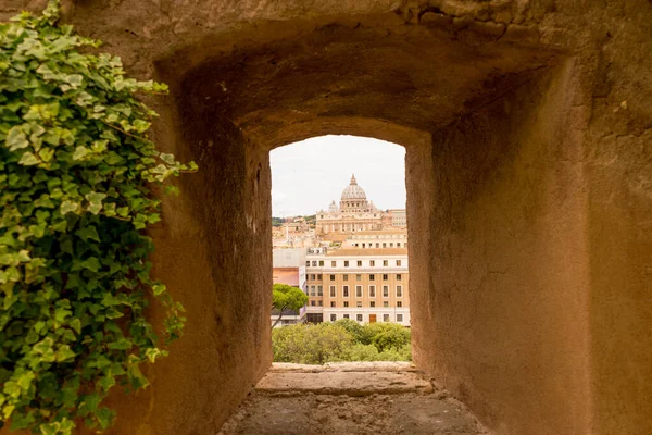 Rome Italië Juni 2018 Sint Pieterskerk Bekeken Door Een Vierkant — Stockfoto