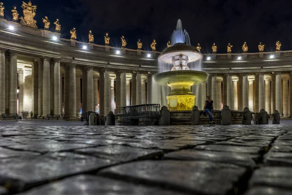 Cidade Vaticano Itália Junho 2018 Fonte Água Iluminada Praça São — Fotografia de Stock