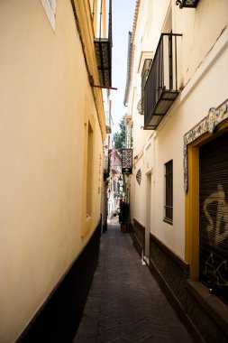 İspanya, Seville, Avrupa, NARROW ALLEY AMIDST ŞEHRİ