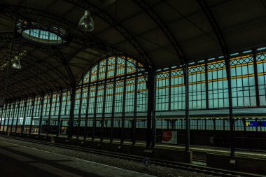 Den Haag, Hollanda - 14 Nisan: Hollanda Den Haad Spoor tren istasyonu, Den Haag HS, Hollanda Açık bir yaz günü.