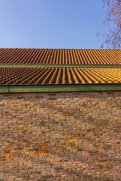 ベルギー ブルージュ 建物の赤い屋根 — ストック写真