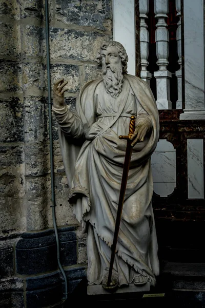 Скульптура Белого Мрамора Ученого Мечом Интерьерах Церкви Святого Николая Гент — стоковое фото