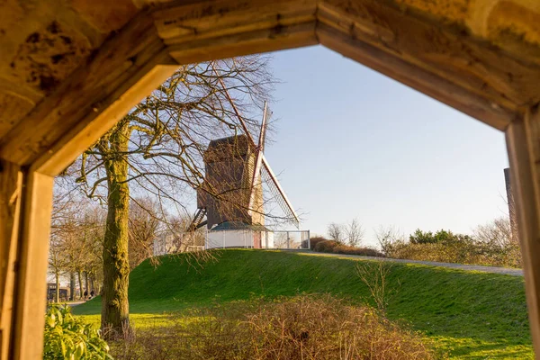 Belgium Bruges Keretek Bonne Chiere Szélmalom — Stock Fotó