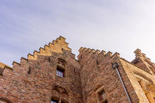 Belçika Bruges Büyük Tuğla Binanın Tepesinde Bir Gable — Stok fotoğraf