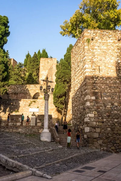 Ισπανία Μάλαγα Ευρώπη Αλκαζάμπα Τουρίστες Στα Παλιά Ερείπια — Φωτογραφία Αρχείου