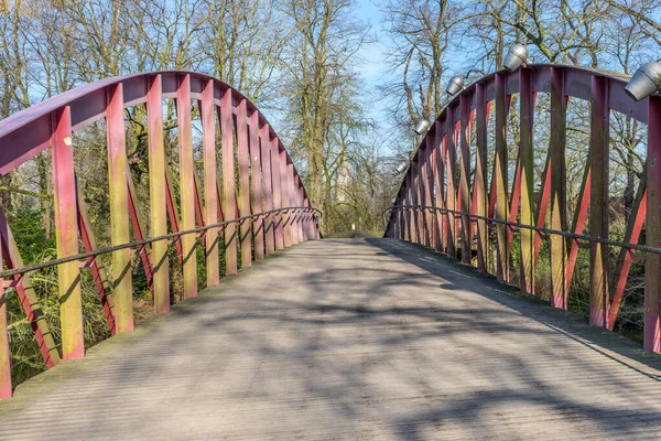 比利时 布鲁日 一座跨越栅栏的红桥 — 图库照片