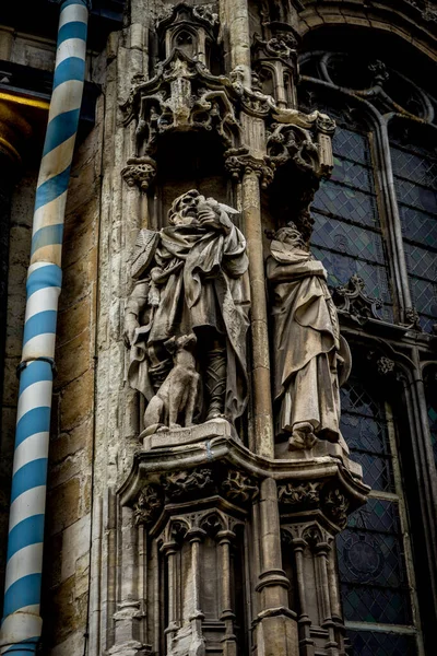 Sculpture Saint Avec Oiseau Main Sur Mur Bâtiment Gand Belgique — Photo