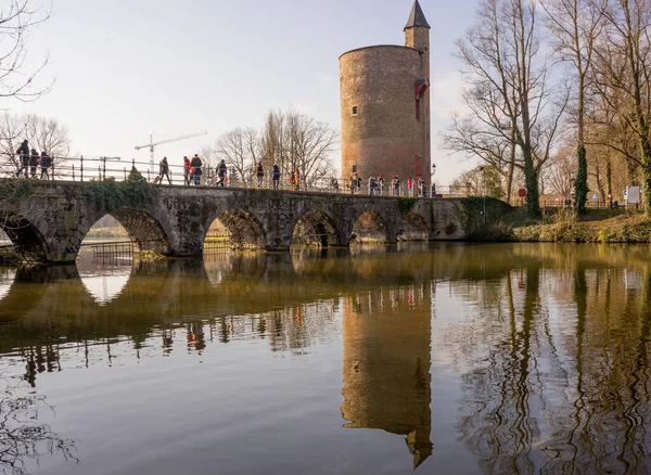 Belgio Bruges Gli Amanti Ponte Lago Minnewater — Foto Stock