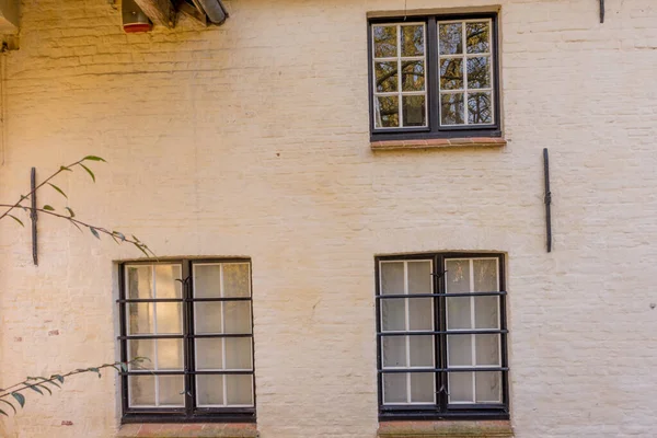 Bélgica Brujas Una Ventana Cristal Contra Pared Blanca — Foto de Stock