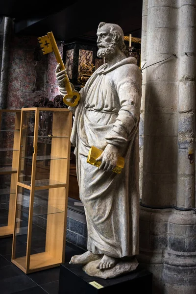 Статуя Святого Петра Ключами Рая Интерьерах Церкви Святого Николая Гент — стоковое фото