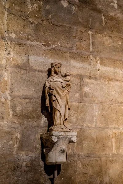 Испания Севиль Европа Low Angle Vow Statue Wall — стоковое фото