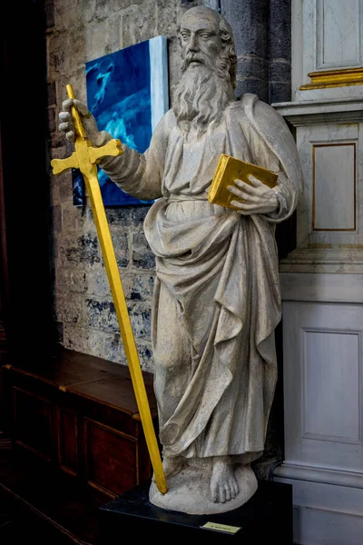Скульптура Белого Мрамора Ученого Мечом Книгой Интерьере Церкви Святого Николая — стоковое фото