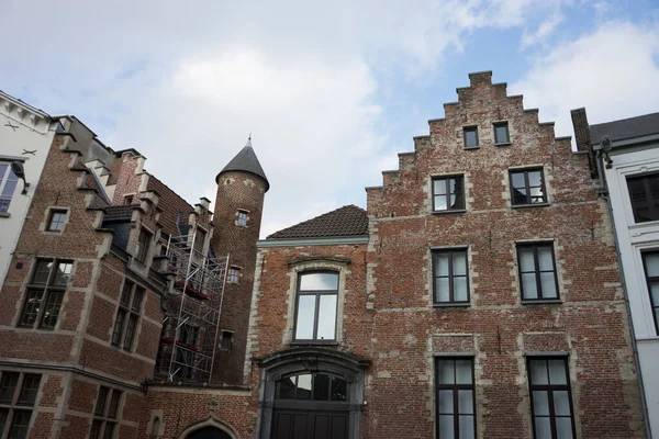 Edificio Rosso Con Torre Timpano Bruxelles Belgio — Foto Stock