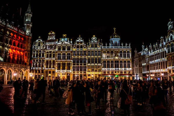 Bruselas Bélgica Abril Los Turistas Acuden Plaza Markt Para Imaginar —  Fotos de Stock