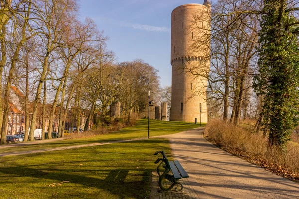 Europa Bélgica Brujas Castillo Knaresborough Banco Parque Frente Castillo Knaresborough — Foto de Stock