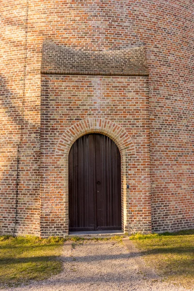 België Brugge Entree Onder Boog Van Een Oud Bakstenen Gebouw — Stockfoto