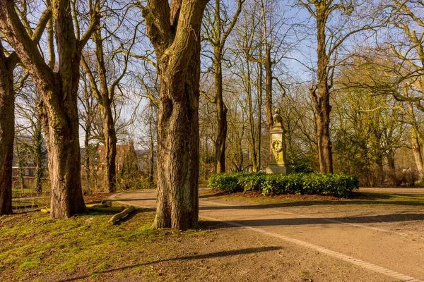 比利时 布鲁日 在花园里散步的小路 — 图库照片