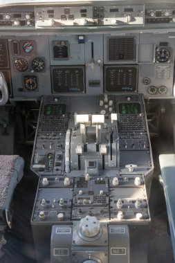 Hollanda, Amsterdam, Schiphol - 06 Mayıs 2018: KLM sehir hoplatan kokpit. Schiphol Avrupa 'nın en yoğun havaalanlarından biridir..