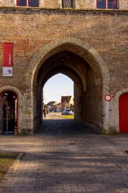 Bruges, Belçika - 17 Şubat 2018: Brugge / Bruges Belçika Gentpoort