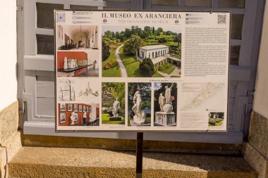 Bellagio, İtalya-1 Nisan 2018: VILLA MELZI 'de görülecek şeyler gösteren pano