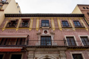 İspanya, Malaga - 24 Haziran 2017: Plaza de la Constitution, ALTI ANGLE GÖREVLERİ