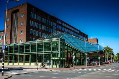 Hollanda, Den Haag - 5 Ağustos 2018: Lahey 'deki Mariohoeve' de yüksek bir bina