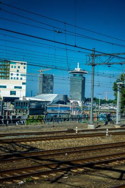 Hollanda, Amsterdam Sloterdijk - 22 Temmuz 2018: Amsterdam merkez tren istasyonu.