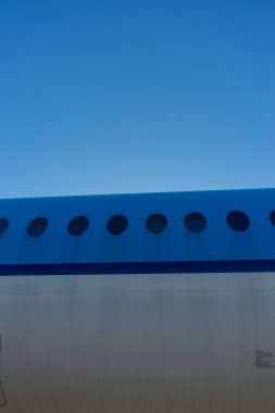 Hollanda, Amsterdam, Schiphol - 06 Mayıs 2018: KLM AirFrance uçağı havaalanında. Schiphol Avrupa 'nın en yoğun havaalanlarından biridir..