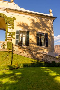 Lecco, İtalya-1 Nisan 2018: Lombardiya 'daki ünlü Villa Del Balbianello' da sahne balkonu