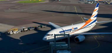 Hollanda, Amsterdam, Schiphol - 06 Mayıs 2018: Uyanış uçağı havaalanında. Schiphol Avrupa 'nın en yoğun havaalanlarından biridir..