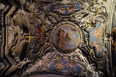 Menaggio, İtalya-2 Nisan 2018: Hıristiyan Fresco Menaggio, Lombardiya 'daki kilisede